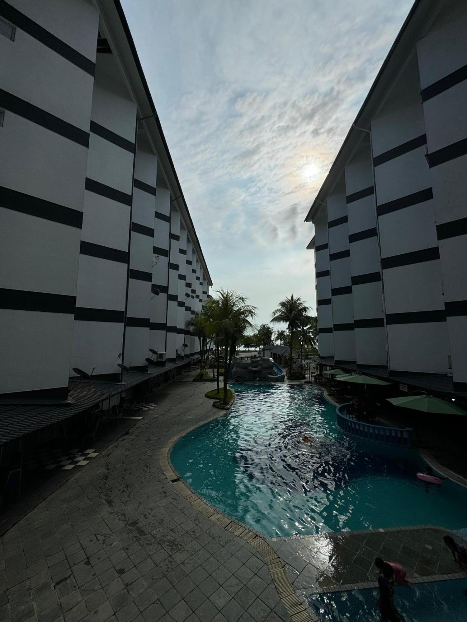 Ricco Ruby Homestay Kampong Bagan Pinang Exterior foto